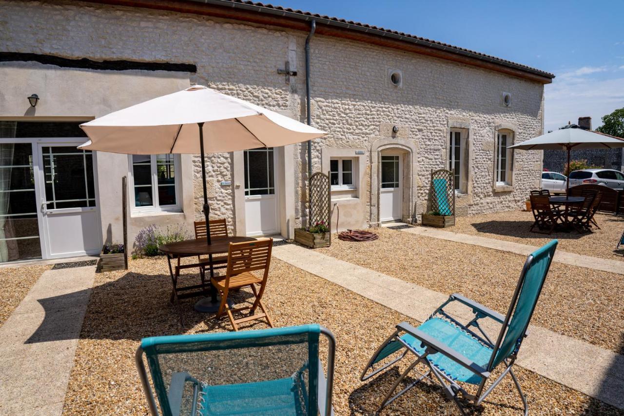 Les Gites Du Vigneron Et Cd'H Saint-Seurin-de-Palenne Bagian luar foto