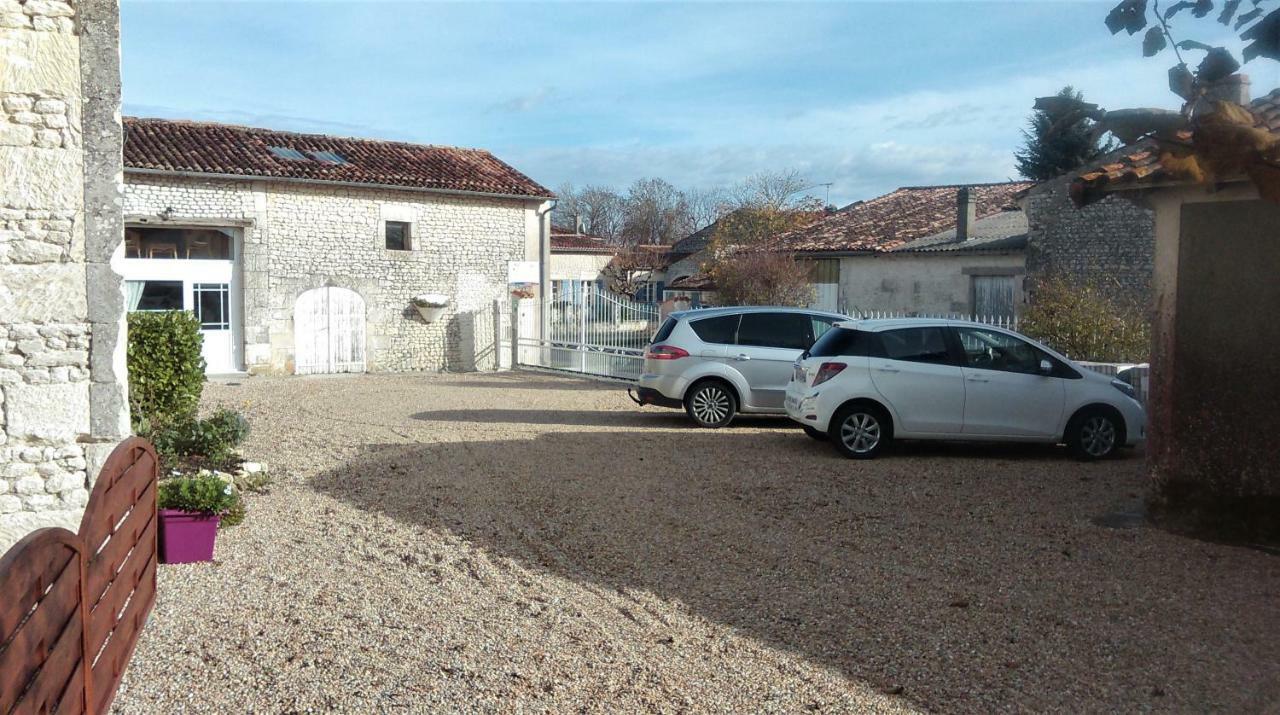 Les Gites Du Vigneron Et Cd'H Saint-Seurin-de-Palenne Bagian luar foto