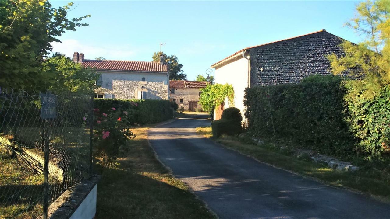 Les Gites Du Vigneron Et Cd'H Saint-Seurin-de-Palenne Bagian luar foto